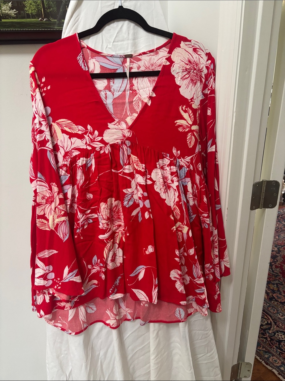 FREE PEOPLE  Med Flowing,  Bell sleeved  vivid floral print